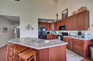 Fridge, microwave, oven, stovetop - Spacious 5-Bedroom Retreat in Bear Trap Dunes Community! Community Pools, Free WIFI, Beach Shuttle, Tennis, and More! (Ocean View)