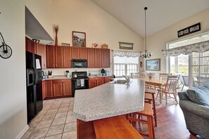 Fridge, microwave, oven, stovetop - Spacious 5-Bedroom Retreat in Bear Trap Dunes Community! Community Pools, Free WIFI, Beach Shuttle, Tennis, and More! (Ocean View)