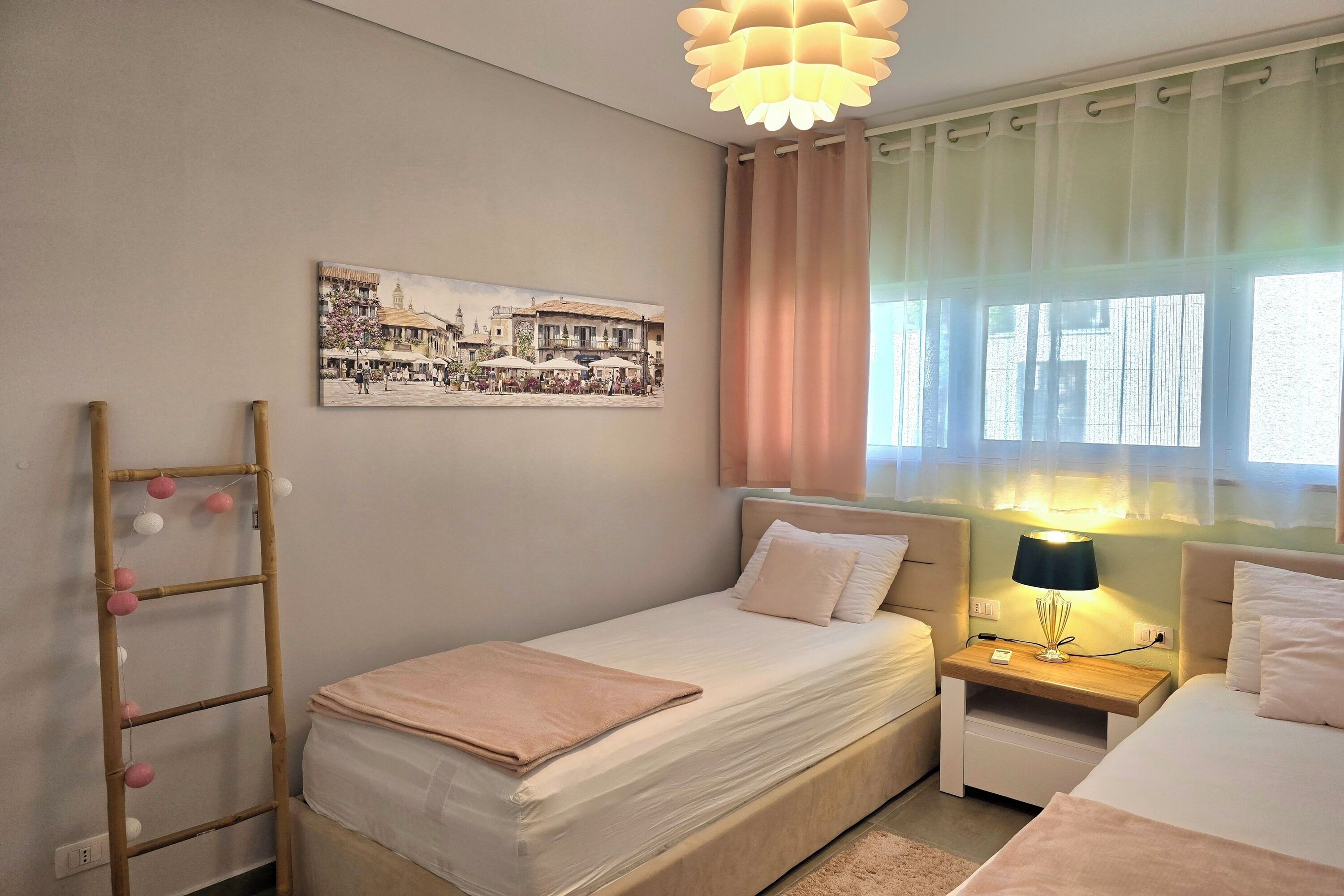 2 Schlafzimmer, laptopgeeigneter Arbeitsplatz, Bügeleisen/Bügelbrett