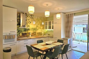 Fridge, microwave, oven, stovetop - Olive Tree Apartment (Ishëm)