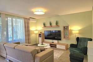 Family Apartment, Multiple Bedrooms (Olive Tree Apartment) | Living area