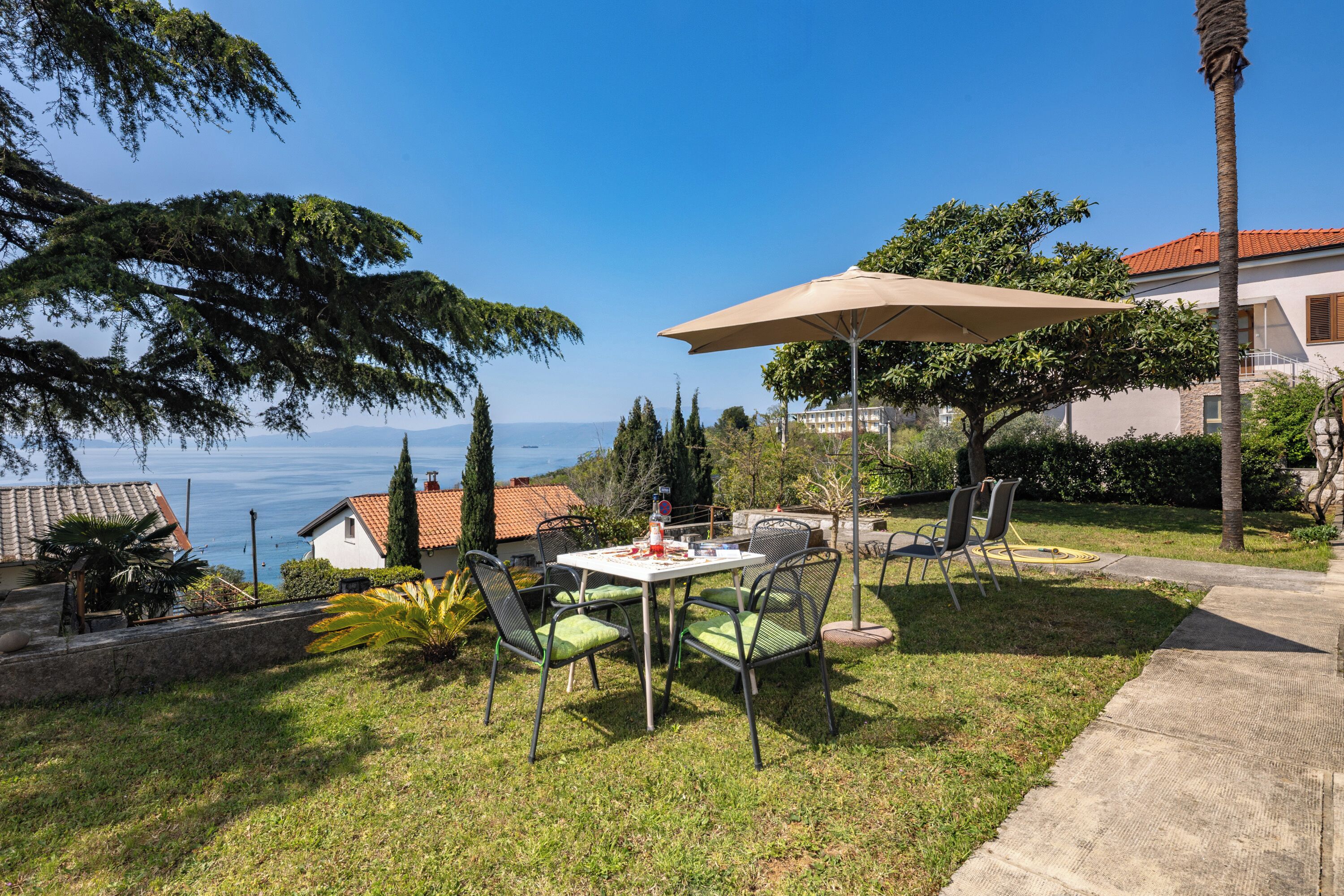 Departamento familiar, varias habitaciones (The Wave - Apt with Seaview and) | Restaurante al aire libre