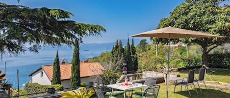 Family Apartment, Multiple Bedrooms (The Wave - Apt with Seaview and) | Outdoor dining