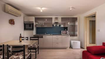 Family Apartment, 1 Bedroom (The Wave - Apt with Seaview and) | Private kitchen | Fridge, microwave, oven, stovetop