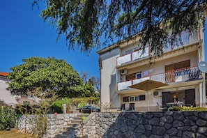 Family Apartment, 1 Bedroom, Microwave (The Wave - Apt with Seaview and) | Exterior