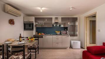 Family Apartment, 1 Bedroom, Microwave (The Wave - Apt with Seaview and) | Interior