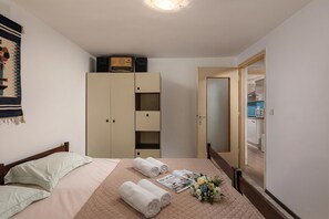 Family Apartment, Multiple Bedrooms (The Wave - Apt with Seaview and) | 1 bedroom, free WiFi, bed sheets