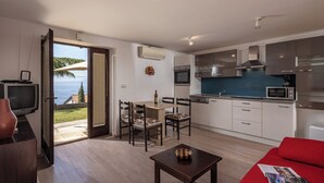 Familieleilighet, 1 soverom, mikrobølgeovn (The Wave - Apt with Seaview and) | Innvendig