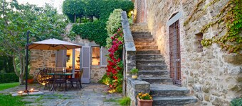 Exclusive hideaway nestled in woods with stunning lakeview Tuscany/Umbria border