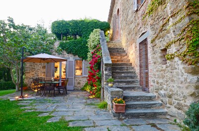 Exclusive hideaway nestled in woods with stunning lakeview Tuscany/Umbria border