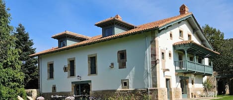 Fachada de la propiedad