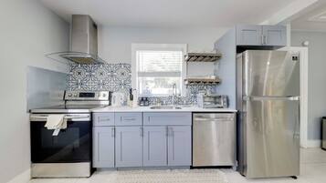 House (5 Bedrooms) | Interior