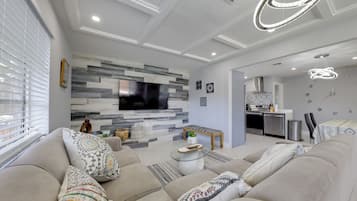 House (5 Bedrooms) | Interior