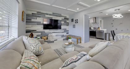3 Mi to Beach & Boardwalk: Hollywood Spa House