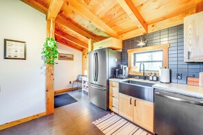 House (2 Bedrooms) | Interior