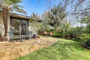 Interior - Walk to Ocean: Beachgoer's Studio in Montecito (Santa Barbara)