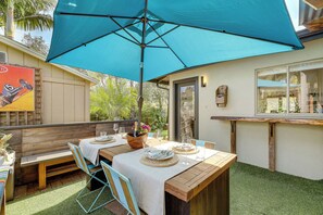 Interior - Walk to Ocean: Beachgoer's Studio in Montecito (Santa Barbara)