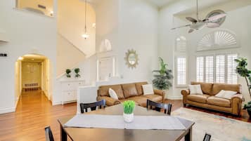 House (4 Bedrooms) | Interior