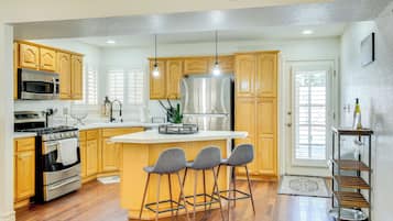 House (4 Bedrooms) | Interior