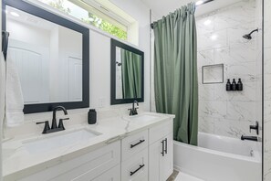 Apartment (3 Bedrooms) | Interior - 6 Mi to Dtwn Houston: Family-friendly Home w/ Yard (Houston)