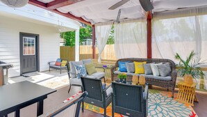 Apartment (3 Bedrooms) | Front of property - 6 Mi to Dtwn Houston: Family-friendly Home w/ Yard (Houston)