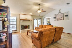 Interior - Private Pool & Patio: Niceville Family Home (Niceville)