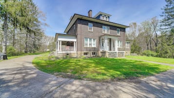 House (5 Bedrooms) | Interior