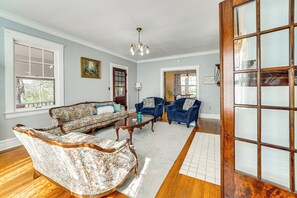 House (5 Bedrooms) | Interior