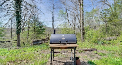 9 Mi to New River Gorge: Spacious Retreat w/ Porch
