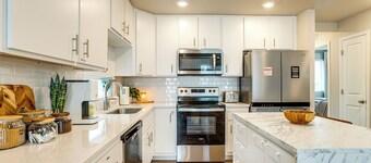 13 Mi to Dtwn Denver: Spacious Home w/ Balcony!