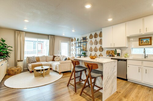 13 Mi to Dtwn Denver: Spacious Home w/ Balcony!