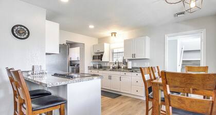Walk to Dtwn Show Low: Townhome w/ Balcony