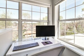 Interior - Walk to Dtwn Show Low: Townhome w/ Balcony (Show Low)