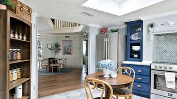 Cottage (4 Bedrooms) | Interior