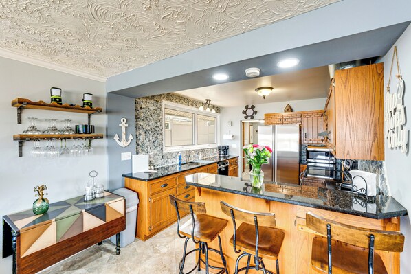 Interior - Furnished Deck w/ Views: Mukwonago Lake House! (Mukwonago)