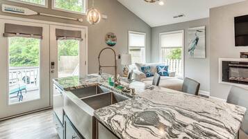 Cottage (2 Bedrooms) | Interior