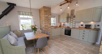 Meadow View - Luxury barn with breathtaking views near York