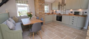Meadow View - Luxury barn with breathtaking views near York