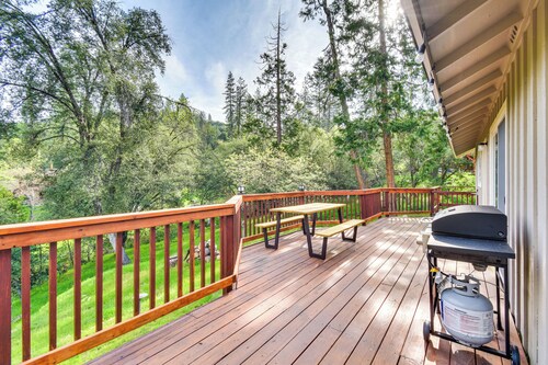 Sierra Serenity: Scenic Mtn Escape w/ Game Room