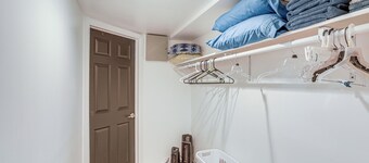 ウォーク トゥ エンパワー フィールド & スローン レイク: チャーミング アパート！