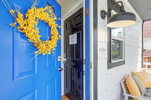 Walk to Empower Field & Sloan Lake: Charming Apt!