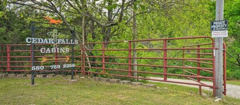 Cedar Falls Cabins #6: Hillside w/ Views!