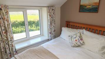 3 bedrooms, individually decorated, individually furnished, free WiFi