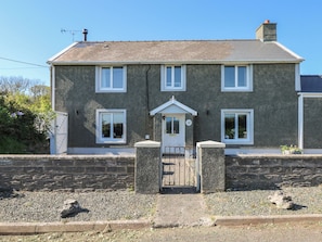 Exterior - Chapel Hill House (Pembroke)
