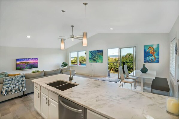 Apartment | 2 bedrooms, Internet - Ocean Views Beach Bikes Sunny Deck Steps 2 Sand (St. Augustine)