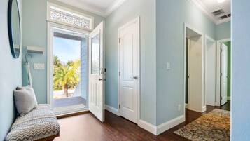 3 bedrooms, Internet