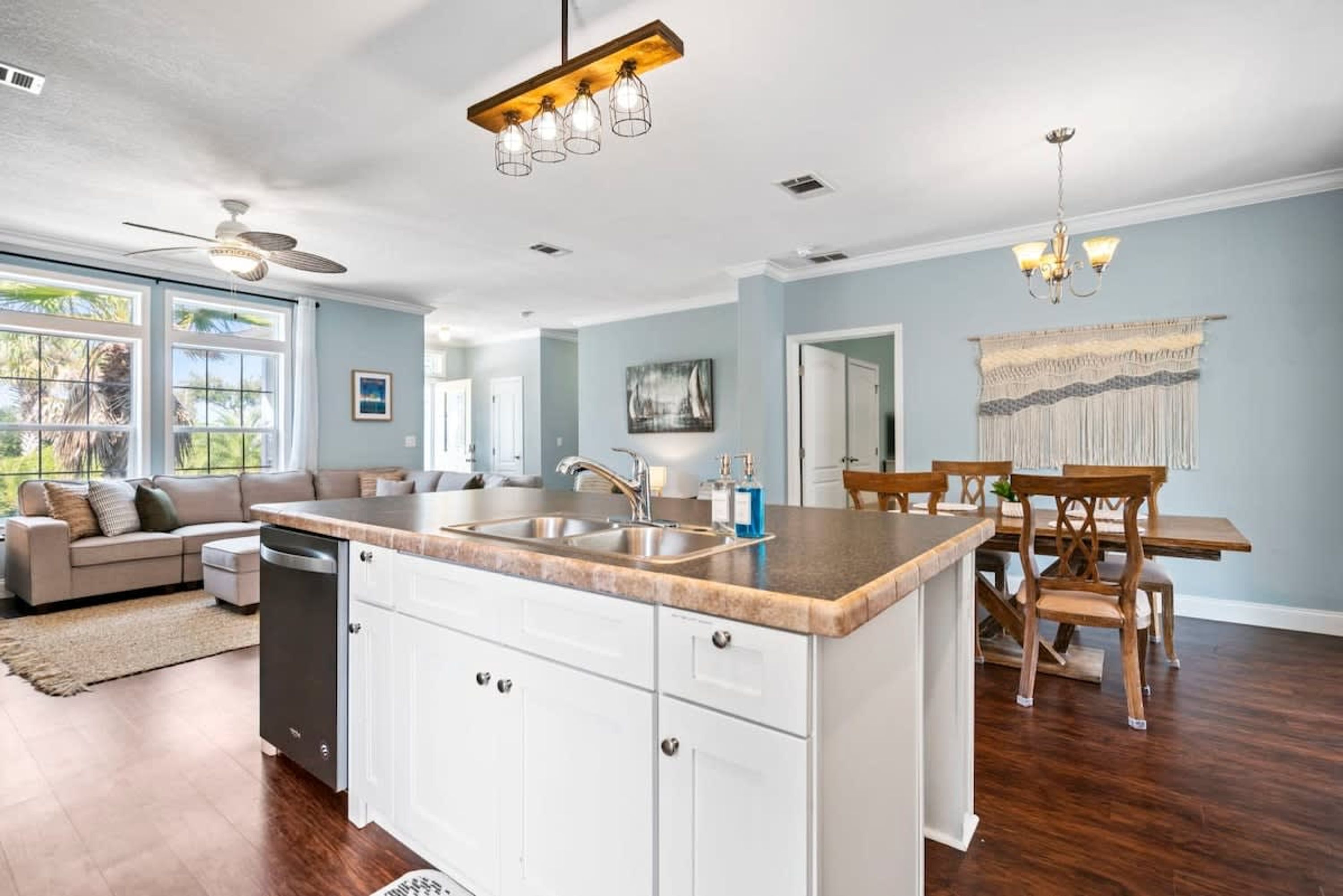 3 bedrooms, Internet