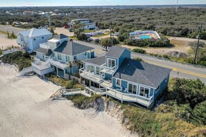 House | 3 bedrooms, Internet - Oceanfront Blissful Sunrises Beach Gear BBQ (St. Augustine)