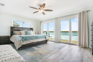 House | 3 bedrooms, Internet - Oceanfront Blissful Sunrises Beach Gear BBQ (St. Augustine)