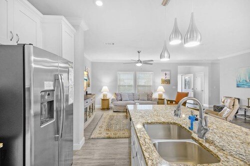 Canal Home Dock BBQ Walk to Beach Fishing